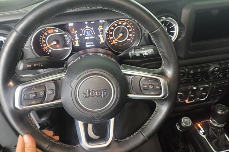 Used Jeep Wrangler 2019 2.0T Sahara Four-Door Version China VI Emission Standard Steering Wheel