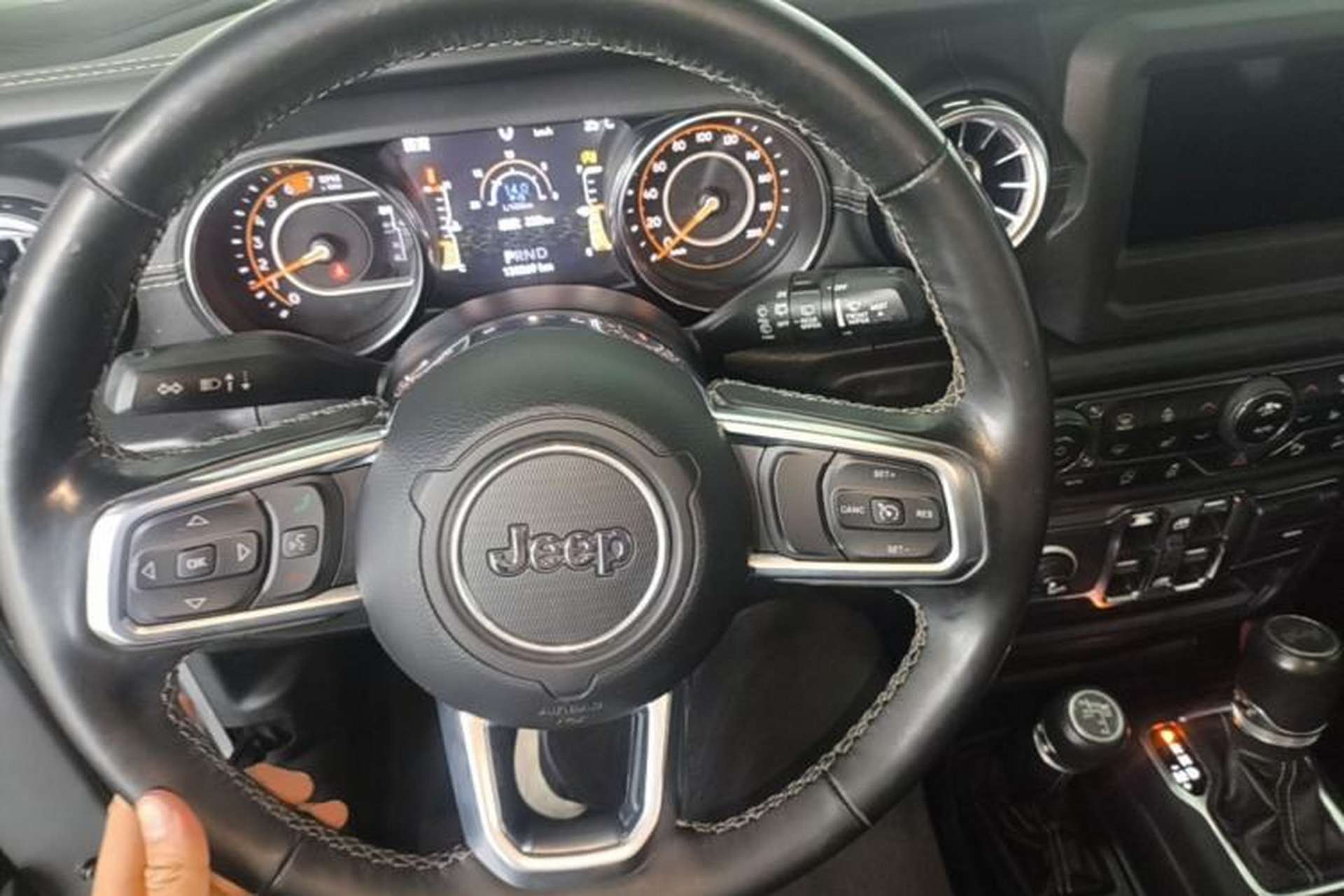 Used Jeep Wrangler 2019 2.0T Sahara Four-Door Version China VI Emission Standard Steering Wheel