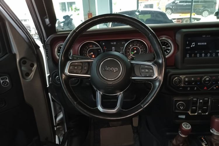 Used Jeep Wrangler 2019 2.0T Sahara Four-Door Version China VI Emission Standard Steering Wheel