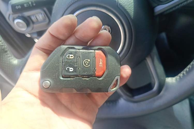 Used Jeep Wrangler 2019 2.0T Sahara Two-Door Version China VI Emission Standard Vehicle Key
