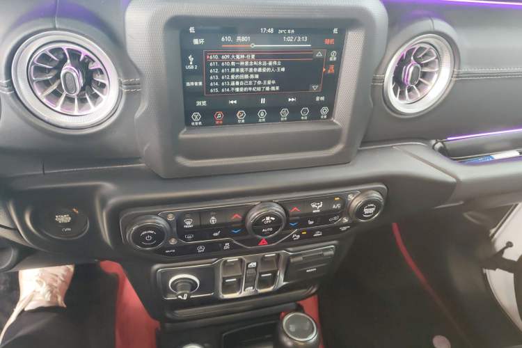 Used Jeep Wrangler 2019 2.0T Sahara Four-Door Version China VI Emission Standard Audio And AC Panel