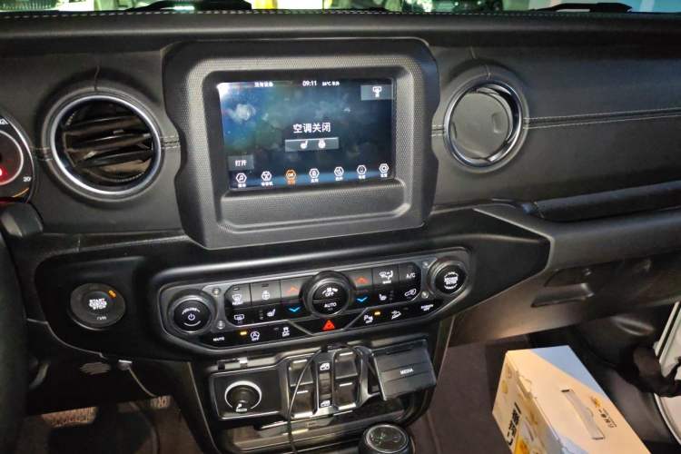 Used Jeep Wrangler 2019 2.0T Sahara Four-Door Prestige Edition China V Standard Audio And AC Panel