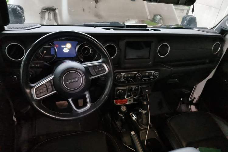 Used Jeep Wrangler 2019 2.0T Sahara 4-Door Version China V Standard Center Console