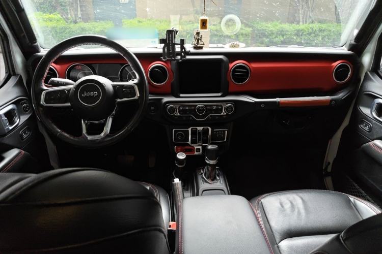 Used Jeep Wrangler 2019 2.0T Rubicon Four-Door Version China VI Emission Standard Center Console