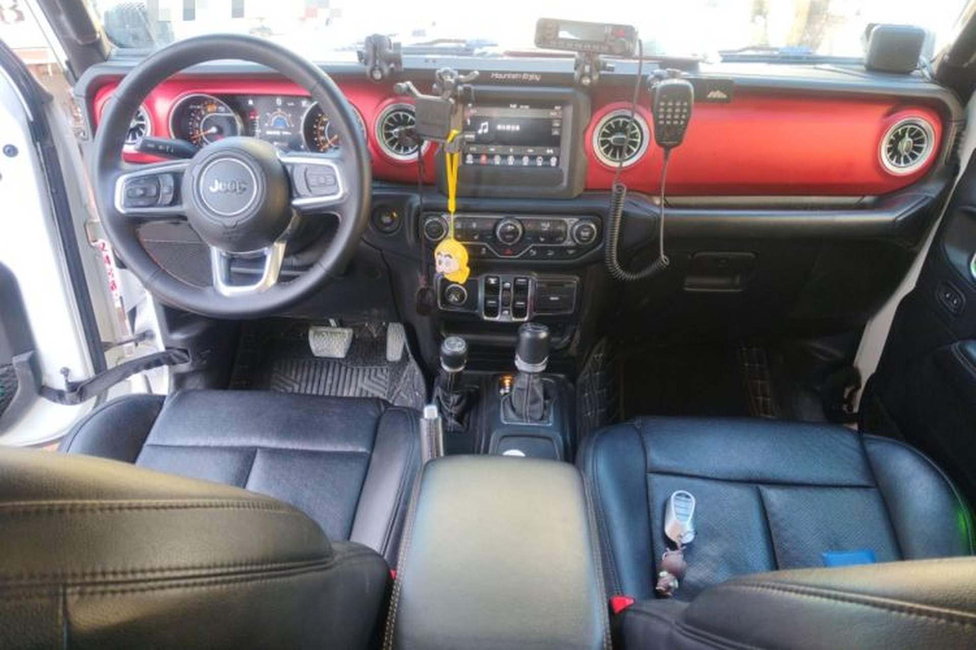 Used Jeep Wrangler 2019 2.0T Sahara 4-Door Version China V Standard Center Console
