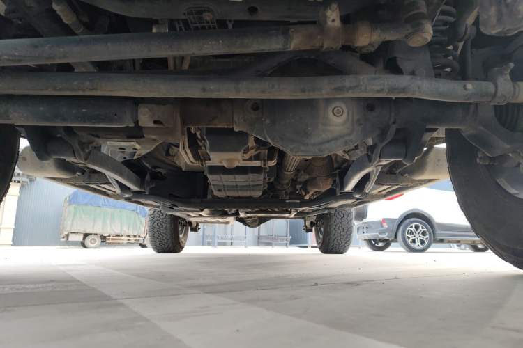 Used Jeep Wrangler 2019 2.0T Sahara Four-Door Version China VI Emission Standard Chassis Front