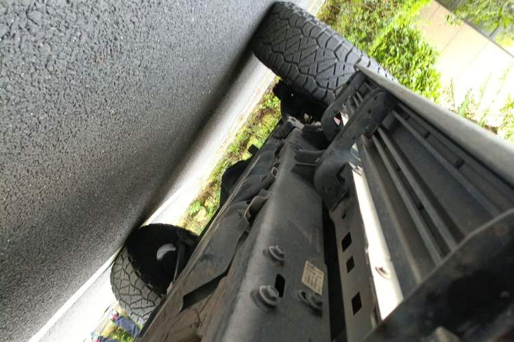 Used Jeep Wrangler 2019 2.0T Rubicon Four-Door Version China VI Emission Standard Chassis Front Right