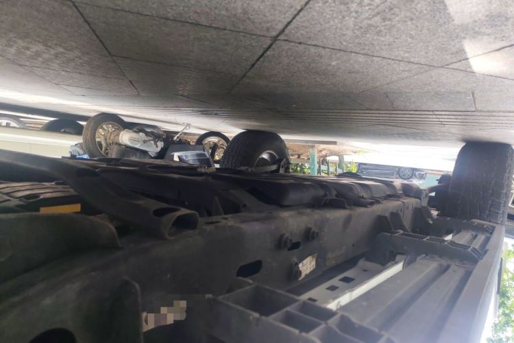 Used Jeep Wrangler 2019 2.0T Sahara Four-Door Version China VI Emission Standard Chassis Front Right