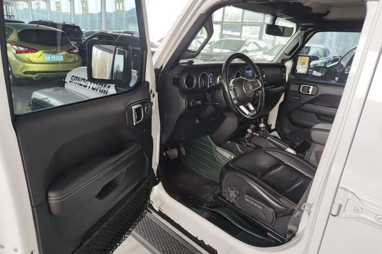 Used Jeep Wrangler 2019 2.0T Sahara Four-Door Version China VI Emission Standard Driver Seat