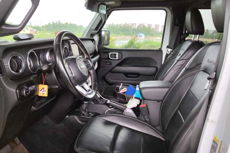 Used Jeep Wrangler 2019 2.0T Sahara Four-Door Version China VI Emission Standard Driver Seat