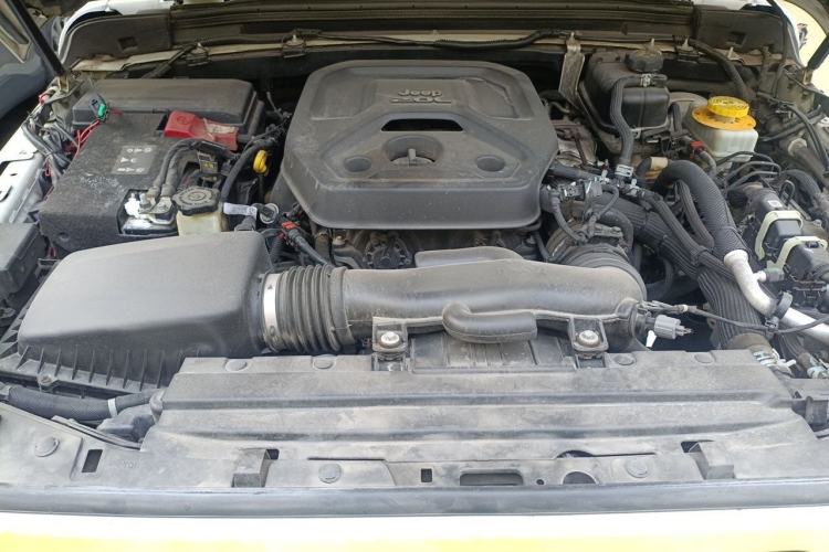 Used Jeep Wrangler 2019 2.0T Rubicon Four-Door Version China VI Emission Standard Engine Bay