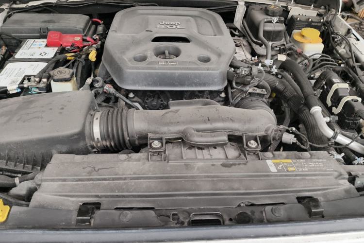 Used Jeep Wrangler 2019 2.0T Sahara 4-Door Version China V Standard Engine Bay