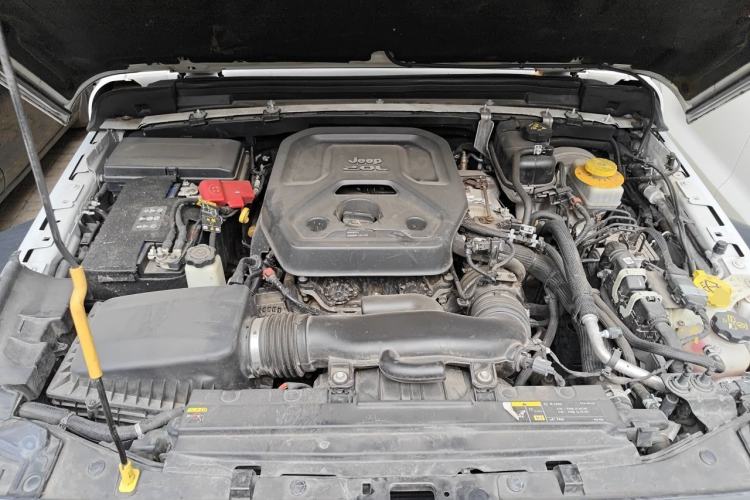 Used Jeep Wrangler 2019 2.0T Rubicon Four-Door Version China VI Emission Standard Engine Bay