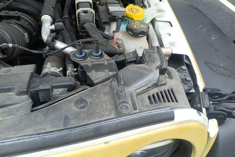 Used Jeep Wrangler 2019 2.0T Rubicon Four-Door Version China VI Emission Standard Engine Bay Left