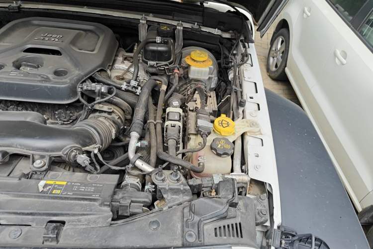 Used Jeep Wrangler 2019 2.0T Rubicon Four-Door Version China VI Emission Standard Engine Bay Left