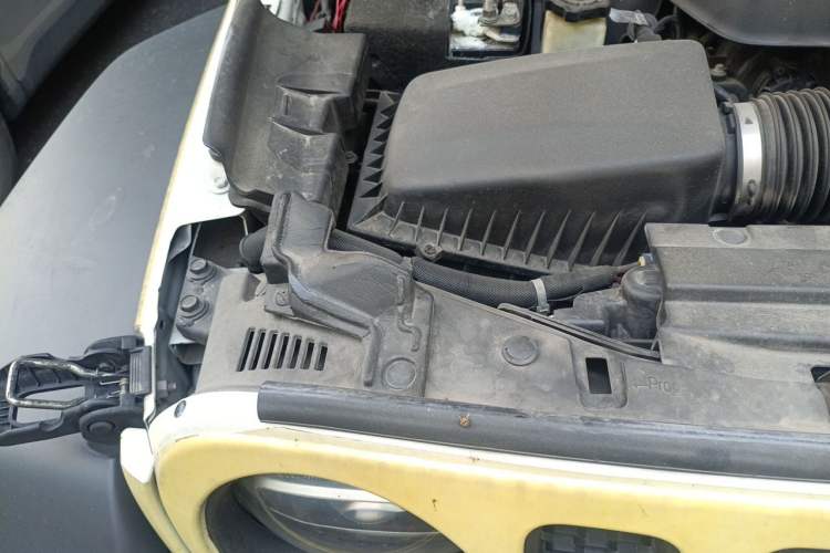 Used Jeep Wrangler 2019 2.0T Rubicon Four-Door Version China VI Emission Standard Engine Bay Right