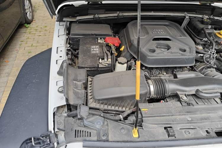 Used Jeep Wrangler 2019 2.0T Rubicon Four-Door Version China VI Emission Standard Engine Bay Right