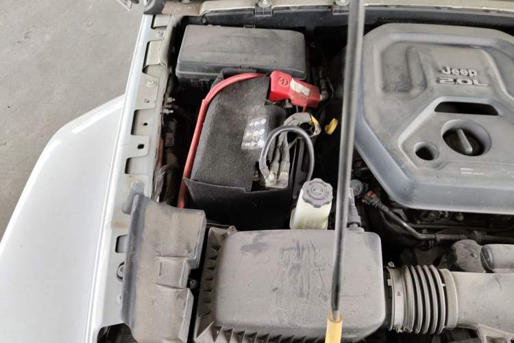 Used Jeep Wrangler 2019 2.0T Sahara Four-Door Version China VI Emission Standard Engine Bay Right