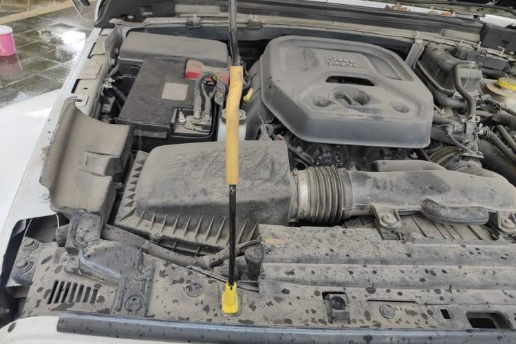 Used Jeep Wrangler 2019 2.0T Sahara Four-Door Version China VI Emission Standard Engine Bay Right