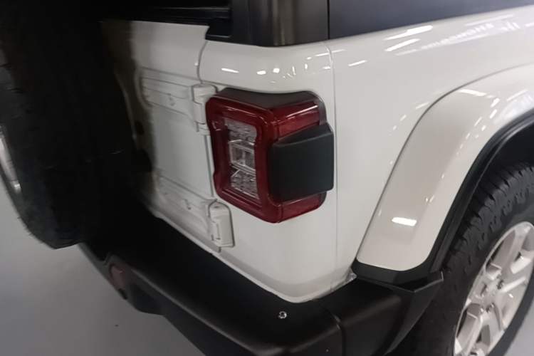 Used Jeep Wrangler 2019 2.0T Sahara Four-Door Version China VI Emission Standard Exterior 3