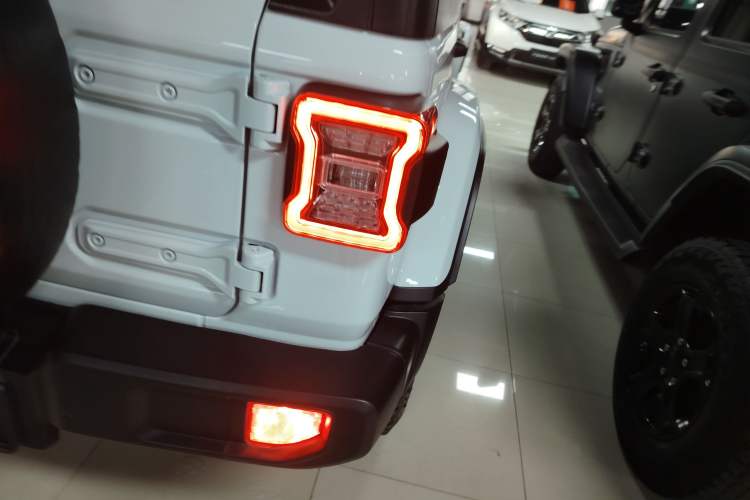 Used Jeep Wrangler 2019 2.0T Sahara Four-Door Version China VI Emission Standard Exterior 6