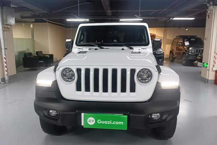 Used Jeep Wrangler 2019 2.0T Sahara Four-Door Version China VI Emission Standard Front