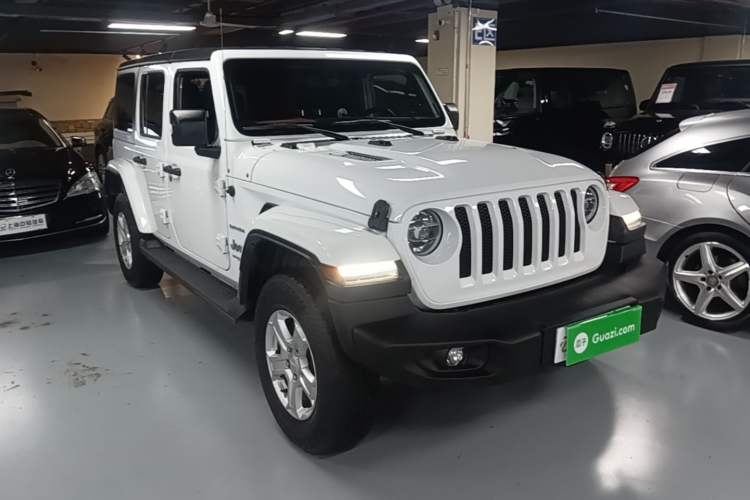 Used Jeep Wrangler 2019 2.0T Sahara Four-Door Version China VI Emission Standard Front Right 45 Deg