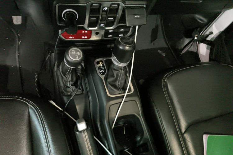 Used Jeep Wrangler 2019 2.0T Sahara 4-Door Version China V Standard Gear Lever