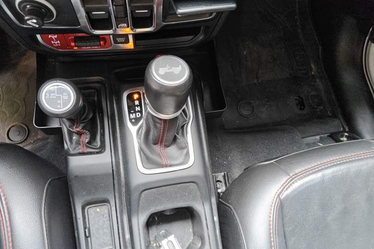 Used Jeep Wrangler 2019 2.0T Rubicon Four-Door Version China VI Emission Standard Gear Lever