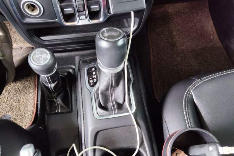 Used Jeep Wrangler 2019 2.0T Sahara Four-Door Version China VI Emission Standard Gear Lever