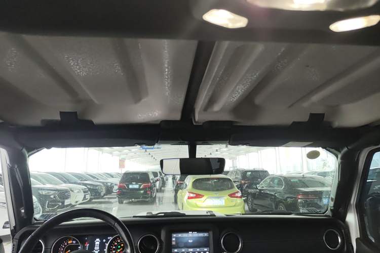 Used Jeep Wrangler 2019 2.0T Sahara Four-Door Version China VI Emission Standard Headliner