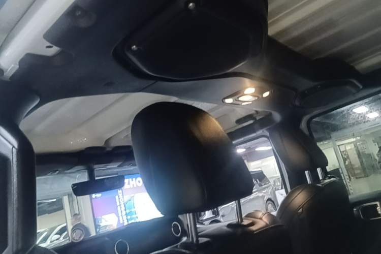 Used Jeep Wrangler 2019 2.0T Sahara Four-Door Version China VI Emission Standard Headliner