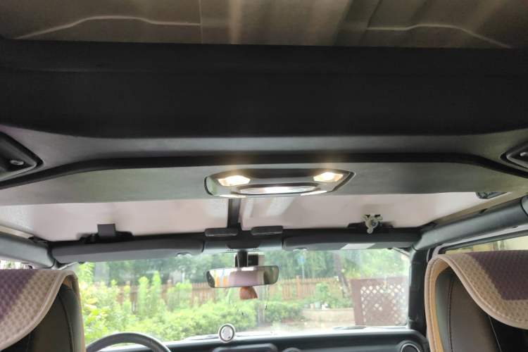 Used Jeep Wrangler 2019 2.0T Sahara Four-Door Version China VI Emission Standard Headliner