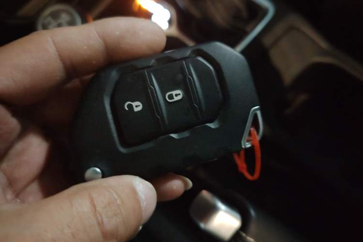 Used Jeep Wrangler 2019 2.0T Sahara Four-Door Version China VI Emission Standard Interior 1