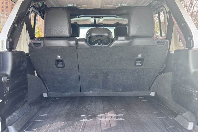 Used Jeep Wrangler 2019 2.0T Sahara Four-Door Version China VI Emission Standard Interior 3