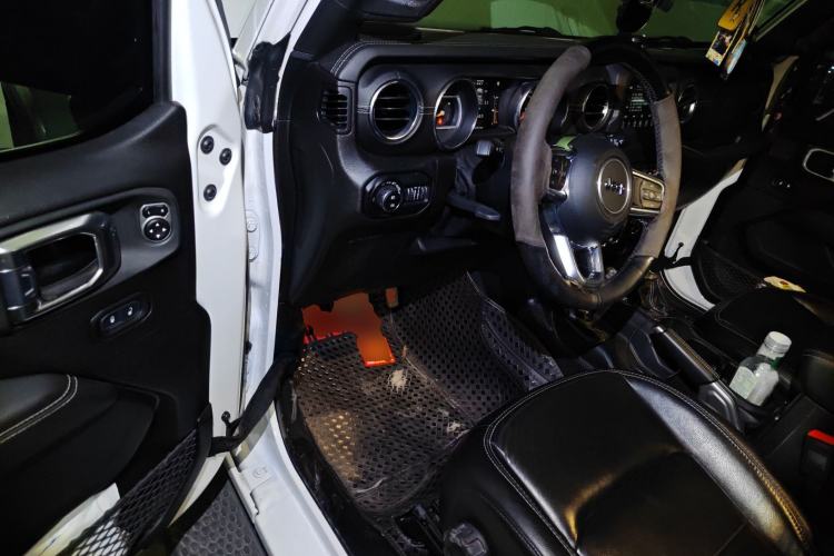 Used Jeep Wrangler 2019 2.0T Sahara 4-Door Version China V Standard Interior 3