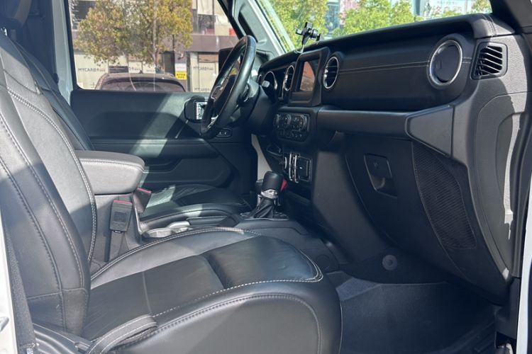 Used Jeep Wrangler 2019 2.0T Sahara Four-Door Version China VI Emission Standard Interior 6