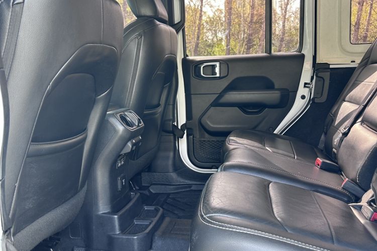 Used Jeep Wrangler 2019 2.0T Sahara Four-Door Version China VI Emission Standard Interior 7