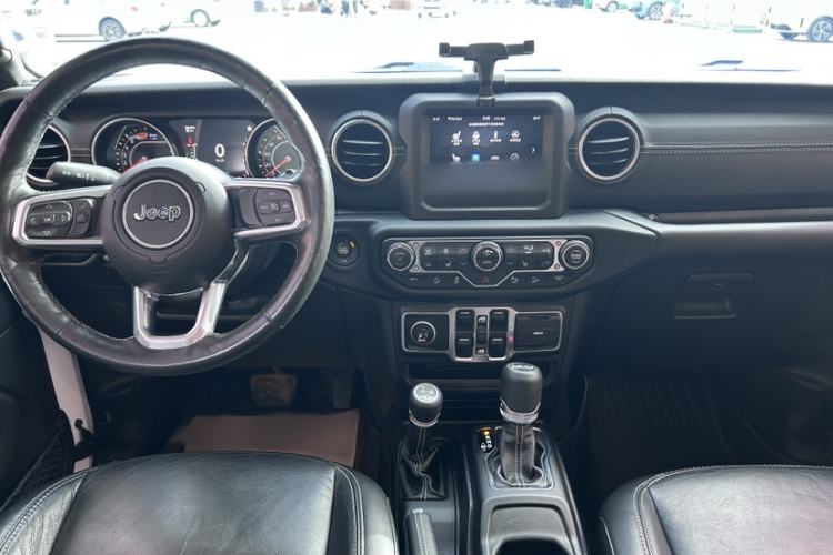 Used Jeep Wrangler 2019 2.0T Sahara Four-Door Version China VI Emission Standard Interior 8
