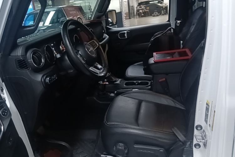 Used Jeep Wrangler 2019 2.0T Sahara Four-Door Version China VI Emission Standard Left Front Seat
