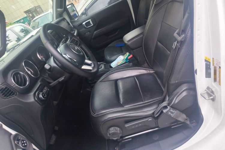 Used Jeep Wrangler 2019 2.0T Sahara Four-Door Version China VI Emission Standard Left Front Seat