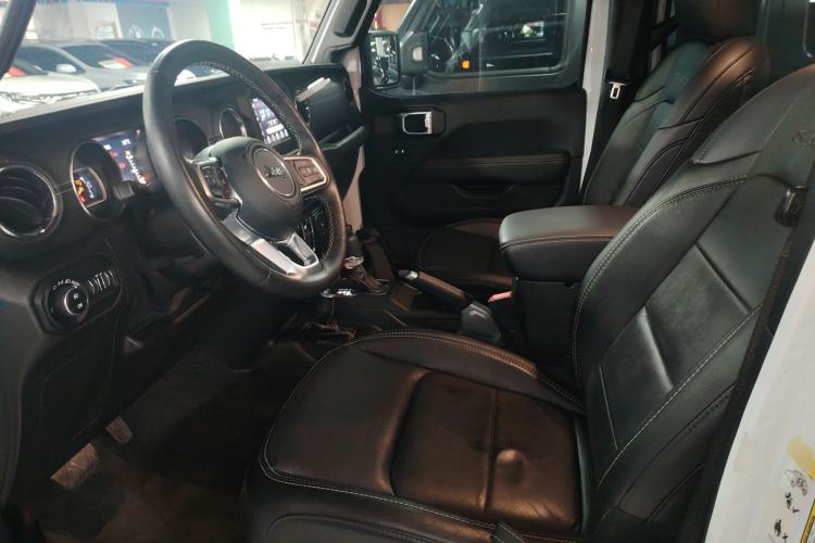 Used Jeep Wrangler 2019 2.0T Sahara Four-Door Version China VI Emission Standard Left Front Seat