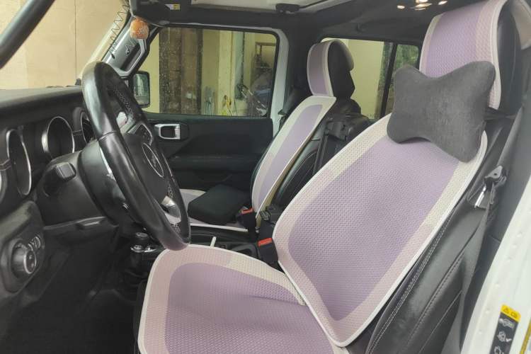 Used Jeep Wrangler 2019 2.0T Sahara Four-Door Version China VI Emission Standard Left Front Seat