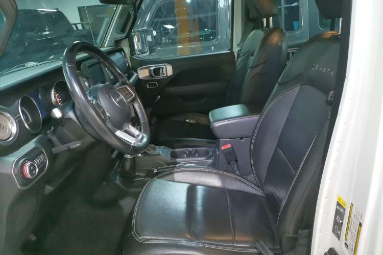 Used Jeep Wrangler 2019 2.0T Sahara Four-Door Version China VI Emission Standard Left Front Seat