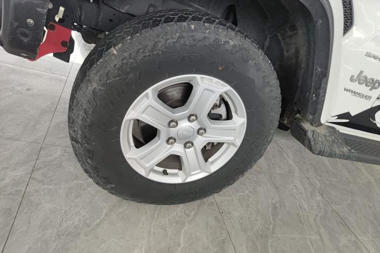 Used Jeep Wrangler 2019 2.0T Sahara Four-Door Version China VI Emission Standard Left Front Wheel Hub