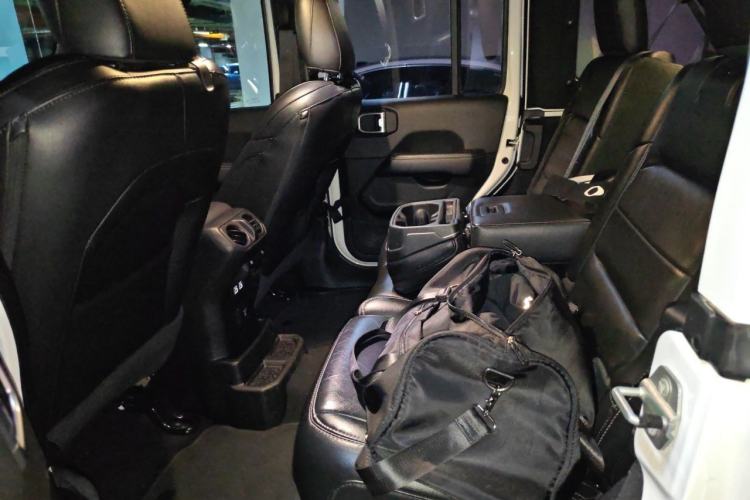 Used Jeep Wrangler 2019 2.0T Sahara Four-Door Prestige Edition China V Standard Left Rear Seat