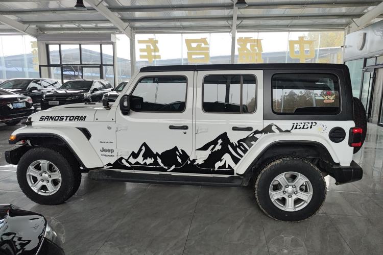 Used Jeep Wrangler 2019 2.0T Sahara Four-Door Version China VI Emission Standard Left Side