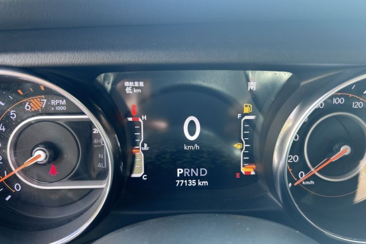 Used Jeep Wrangler 2019 2.0T Sahara Four-Door Version China VI Emission Standard Odometer Close Up