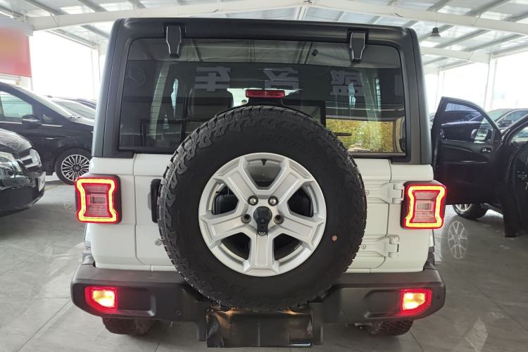 Used Jeep Wrangler 2019 2.0T Sahara Four-Door Version China VI Emission Standard Rear