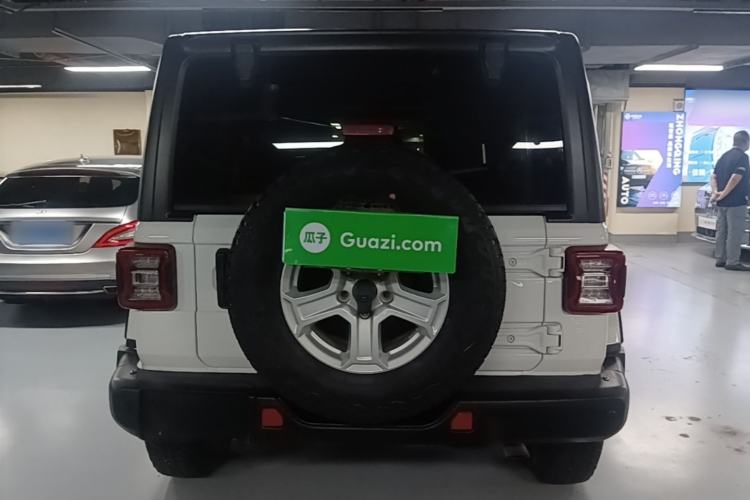 Used Jeep Wrangler 2019 2.0T Sahara Four-Door Version China VI Emission Standard Rear